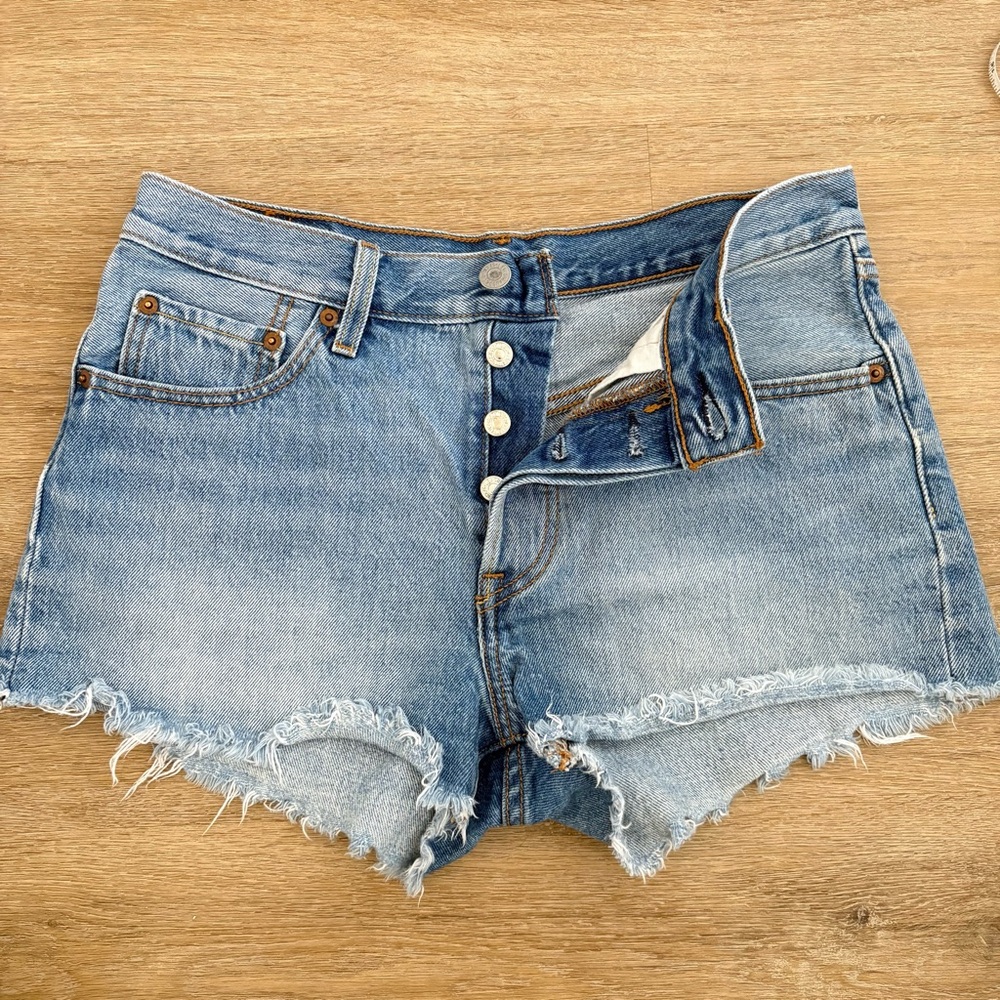 Levi’s shorts - Picture 2 of 4